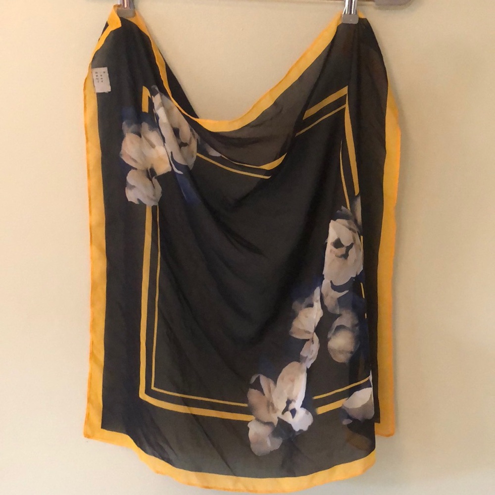 Scarf.